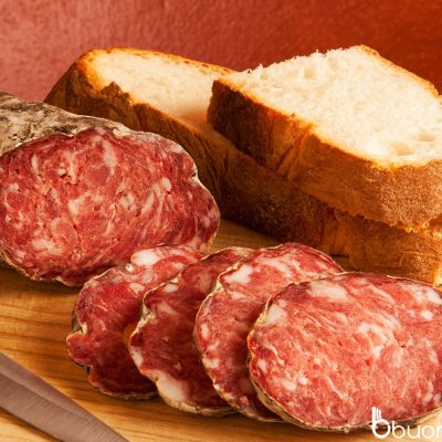Salame di maiale bianco brado